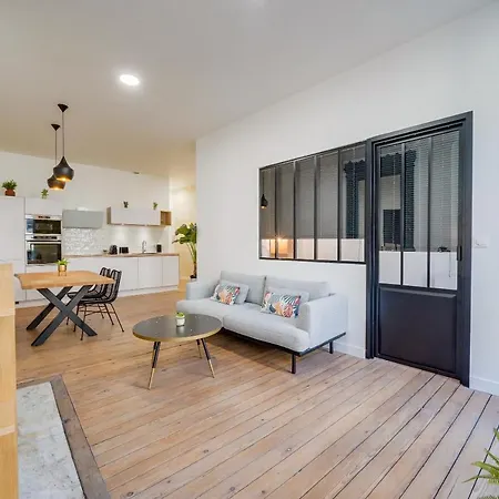 Le 61 - Superbe T2 Meuble Avec Balcon En Plein Coeur De * Bordeaux